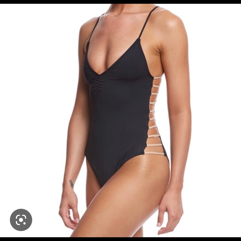 L space one piece size 8